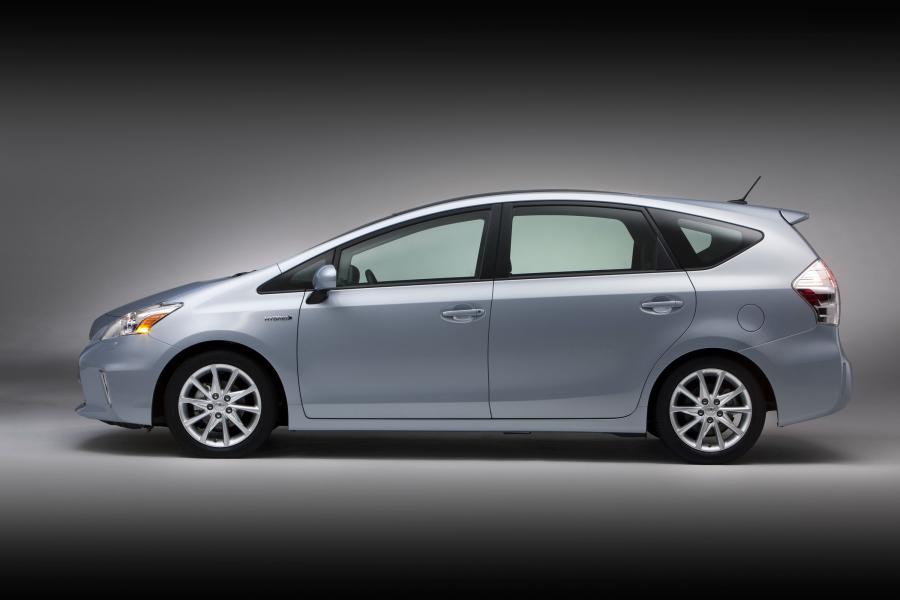  Toyota Prius V 2011 года  (фото 28 из 208)